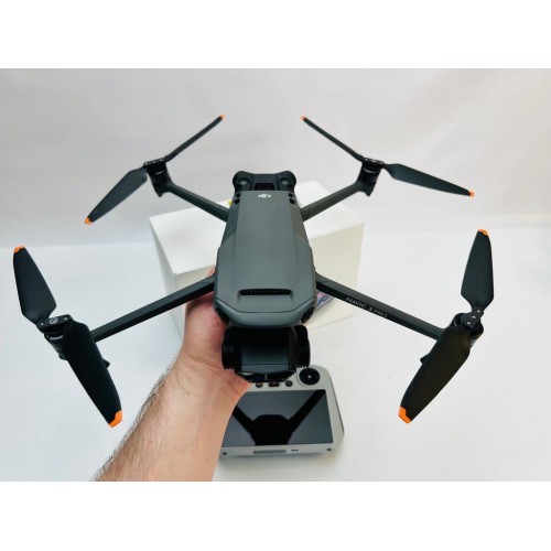 Квадрокоптер DJI Mavic 3 Pro в Барнауле с пультом DJI RC